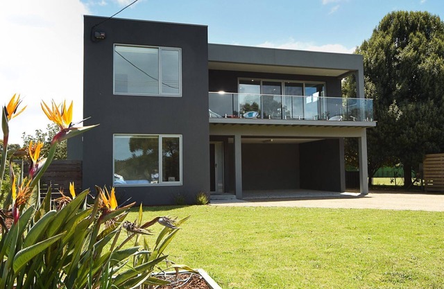 Rolling Waves in Pt Leo - Surf, Swim & Relax