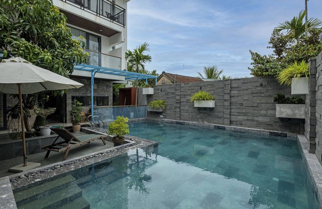 Romantic 3BR Villa w/hot tub - b.fast & bikes icl.