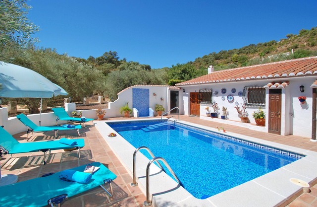 Romantic and private hide away with pool in Andalusia.