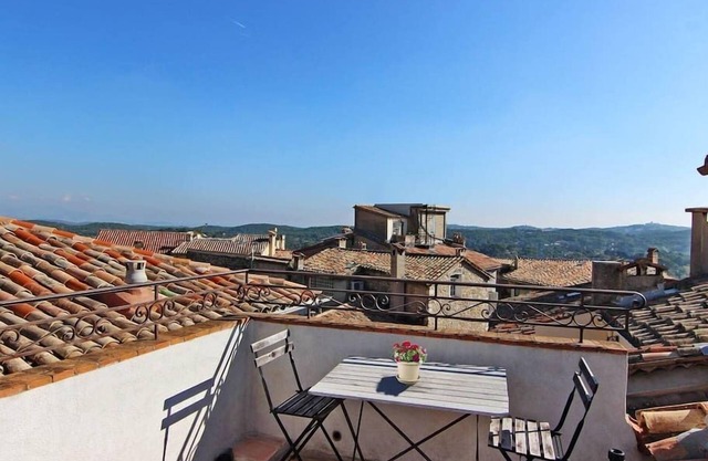 Romantic Apartment with Private Roof Terrace