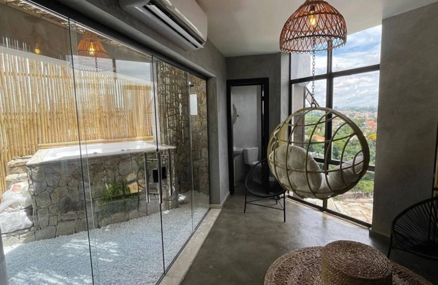 Romantic Duplex Rooftop Jacuzzi SPA (pet friendly!)