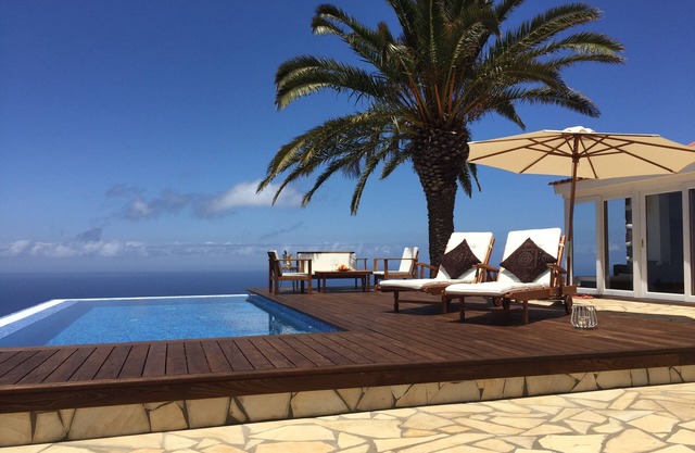 Romantic chill-out villa with infinity pool and panoramic sea views on the coast