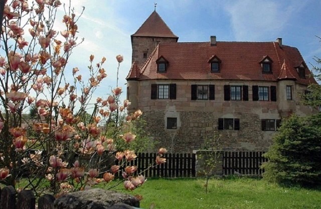 Romantic double room in a historic castle