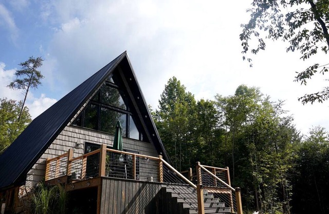 Romantic Escapes in this Stunning A-Frame in North Carolina with Access to a Private Hot Tub and Fire Pit