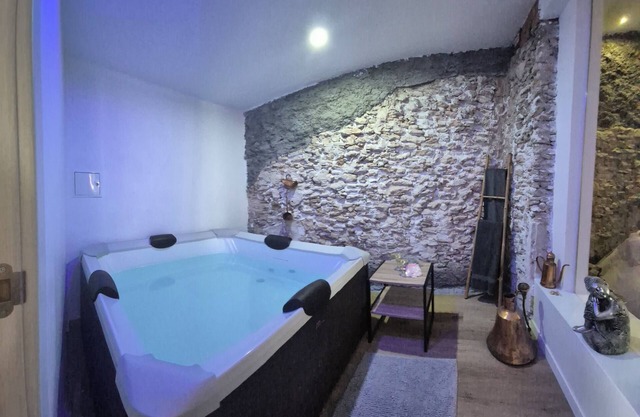 Romantic getaway with jacuzzi near gandia and xativa