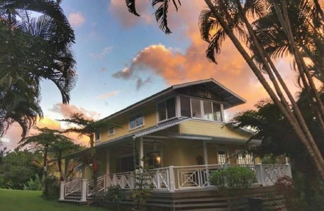 Romantic Hana Hideaway, Big Ocean Views, Old Hawaii Charm