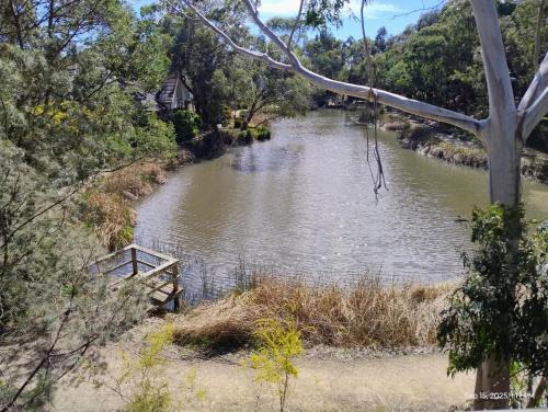 Romantic lakehouse at Glen Waverley