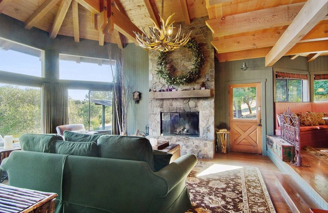 Romantic Lodge in Point Reyes-Inverness: Picturesque Retreat