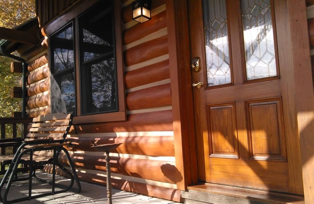 Romantic log cabin getaway--45 min NW of Indianapolis
