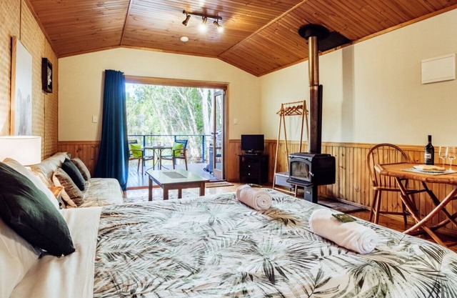 Romantic Luv Shack in Byfield Rainforest