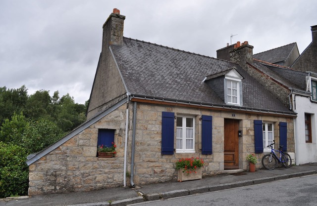 Romantic, renovated Cottage In Medieval Village For 6 - Private Walled Garden