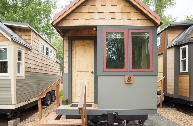 Romantic Retreat at Cherry Birch – Cozy Tiny Home by the River in Lyons