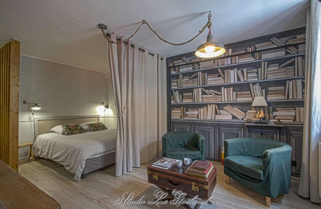 Romantic studio w/comfy bed & large btm 1mn-walk to Vieux Bassin - Studio Le Goéland ♥