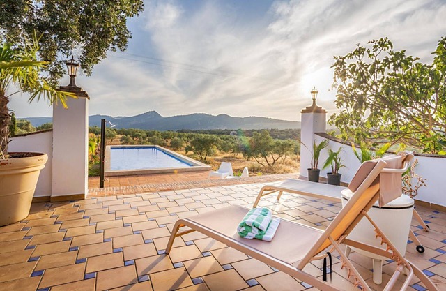 Ronda Oasis - Eight Bedroom Villa, Sleeps 16