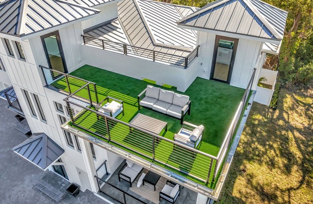 Rooftop+Balcony/Elevator/Fenced Yard! Downtown Lux Townhome