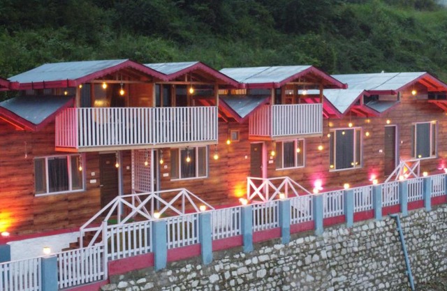 Rooftop Cottages & Restaurant, Pangot