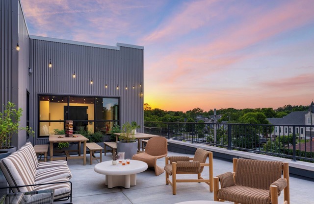 Rooftop + Courtyard | 2BR w/Balcony | Gilmore
