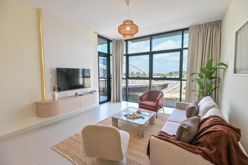 Rooftop Pool - Designer's Choice - Full Canal View