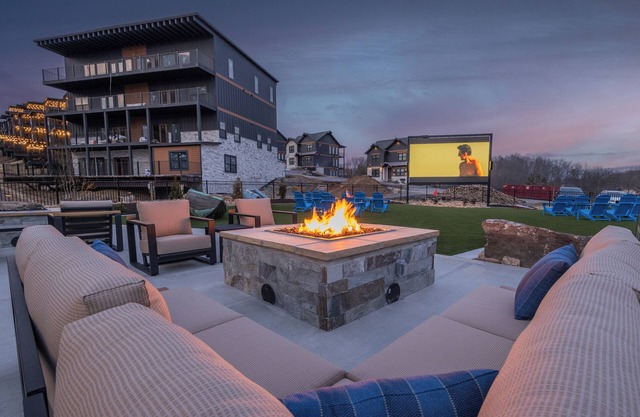 Rooftop Retreat w/Water Park, Hot Tub, Game Room, Theatre & Pool ~Dog-friendly!
