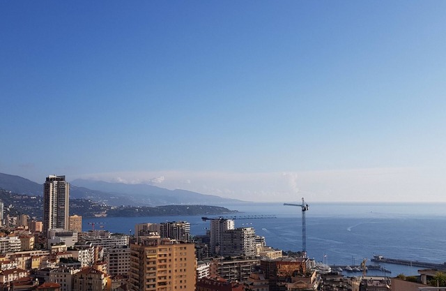 Rooftop villa with Jacuzzi and sea view 50m from Monaco.