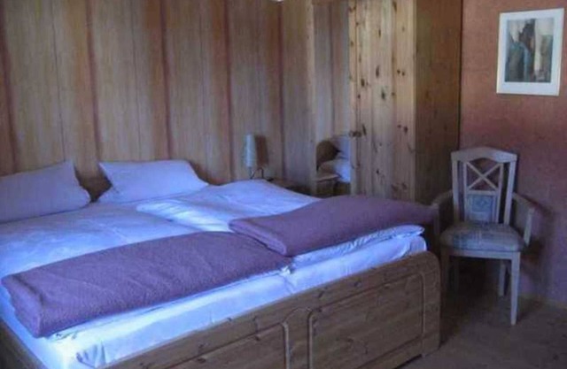 Room 1 - House by the forest