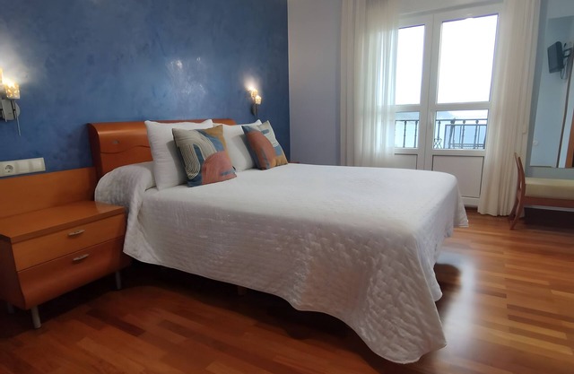 Room '102' with Sea View, Shared Terrace and Wi-Fi