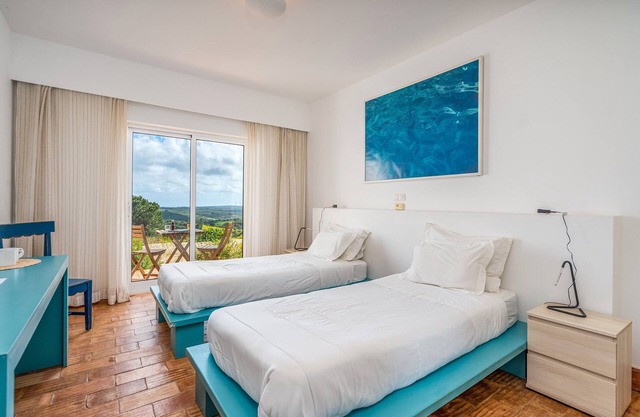 Room 'Abril' with Sea View, Shared Pool and Wi-Fi