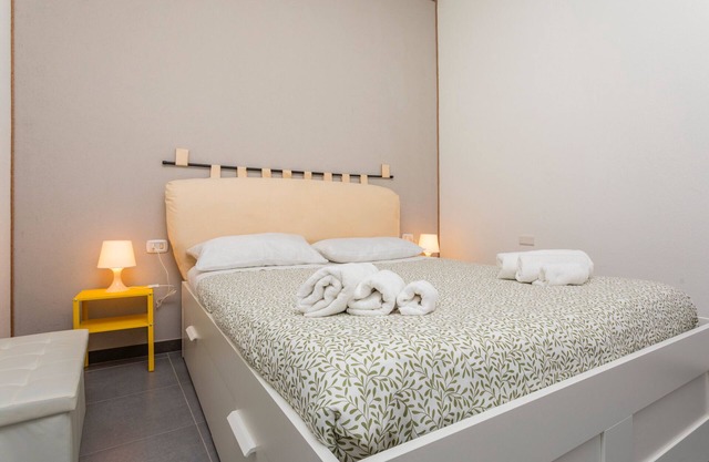 Room 'Annunziata - Pistacchio Bronte' with Balcony, Wi-Fi and Air Conditioning