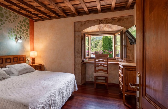 Room 'Carbayu' with Mountain View, Shared Garden and Wi-Fi