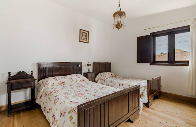 Room 'Casa Do Caldas - Quarto 3' with Shared Pool, Shared Terrace and Wi-Fi