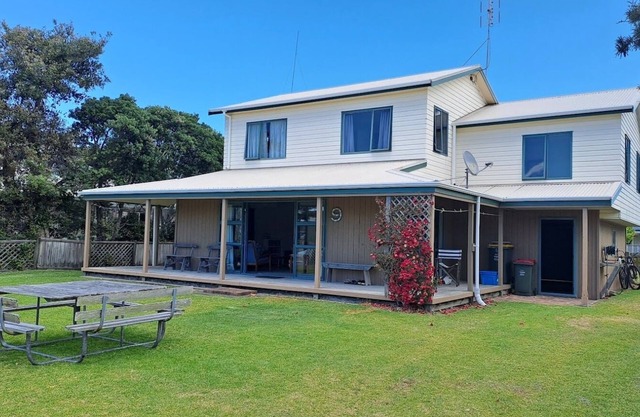 Room for The Family - Bowentown Bach