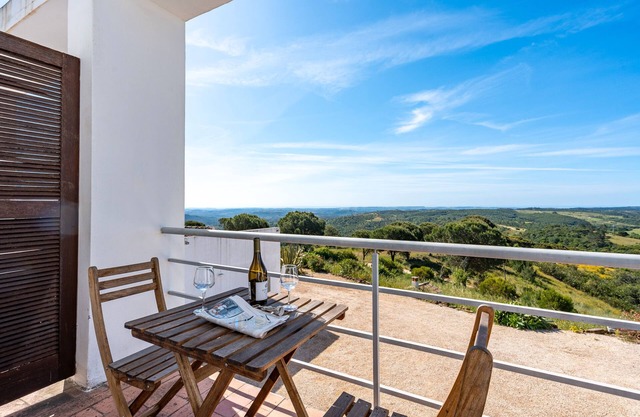 Room 'Julho' with Sea View, Shared Pool and Wi-Fi