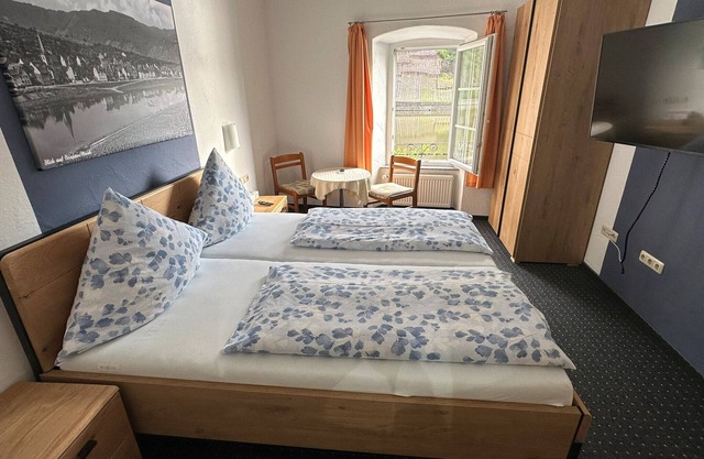 Room 'Large Double Room 4' with Lake View, Shared Terrace and Wi-Fi