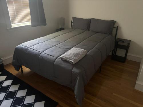 Room Near South Bay Mall & Andrew Train Station