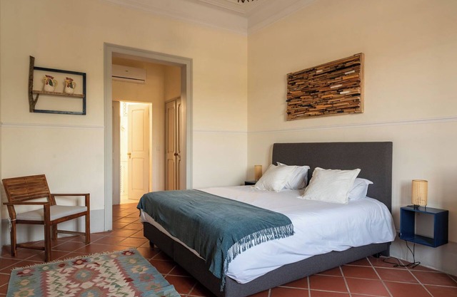 Room 'Quarto Duplo Com Casa De Banho Privativa 6' with Shared Pool, Wi-Fi and Air Conditioning