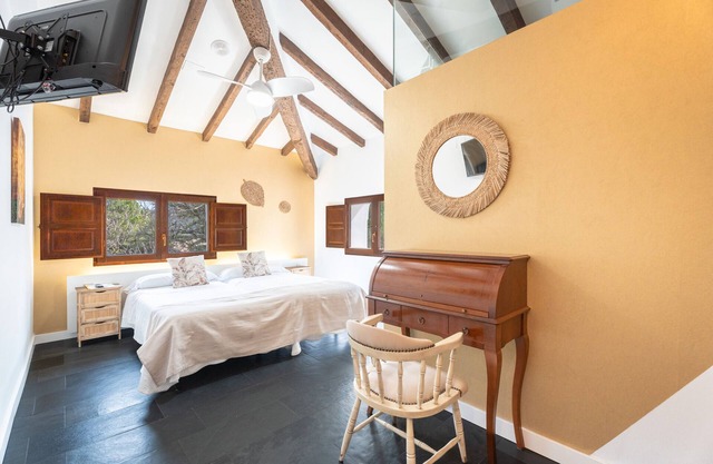 Room 'Sol' with Mountain View, Wi-Fi and Air Conditioning