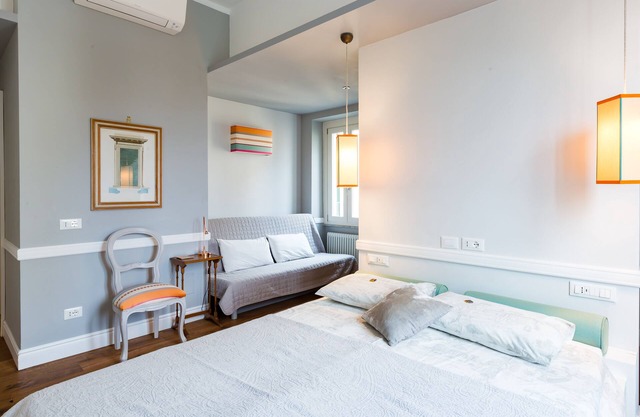 ROOM Suite with private bathroom inside-full optional