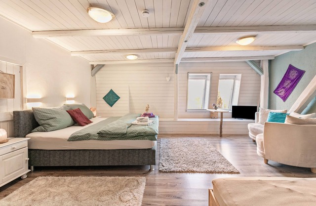 Room 'Türkis' with Shared Garden