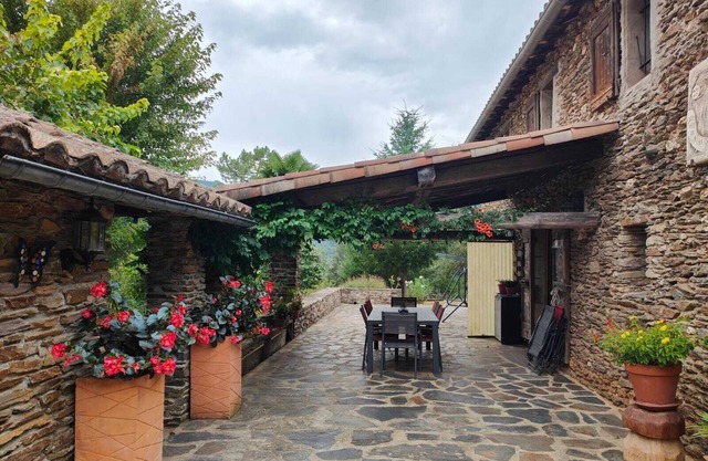 Rooms with shared terrace, shared garden and Wi-Fi