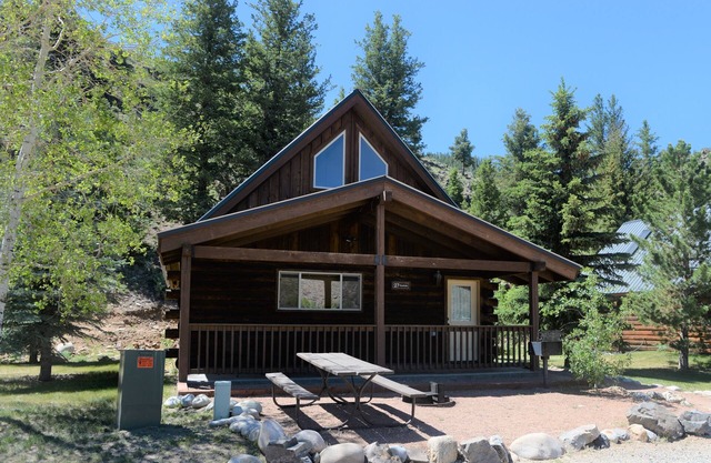 Roomy Taylor Canyon Cabin With Private Fishing Access
