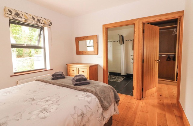 ROSE COTTAGE, family friendly in Ennistymon, County Clare