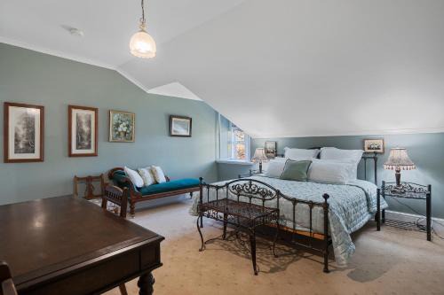 Rose Room, Franklin Lodge, Huon Valley