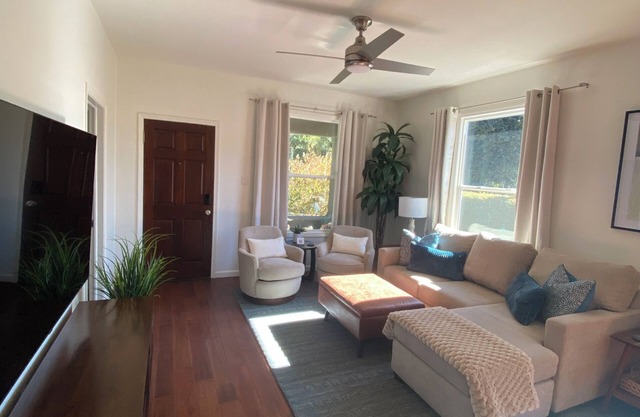 Rosebud: Charming 2-bedroom home in Pasadena