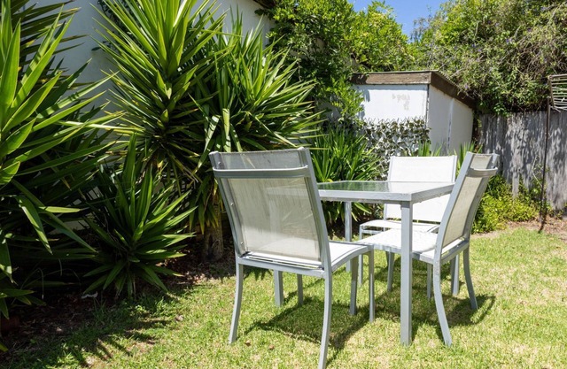 Rosella Perch - Stones throw to the Warrnambool Race Course