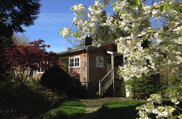 ROSEWOOD BY THE RIVER, family friendly, with open fire in Ambleside