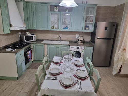 Rosy Vacation Home