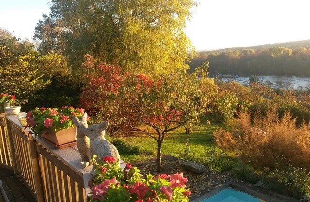 Round house between the Seine and the forest