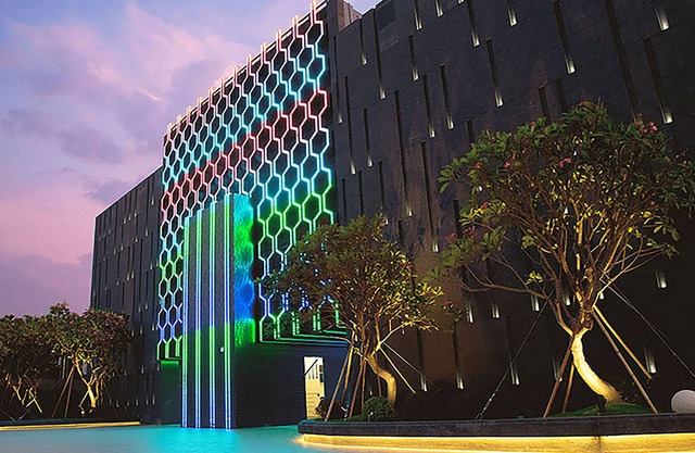 Royal Group Motel Feng Shan Branch