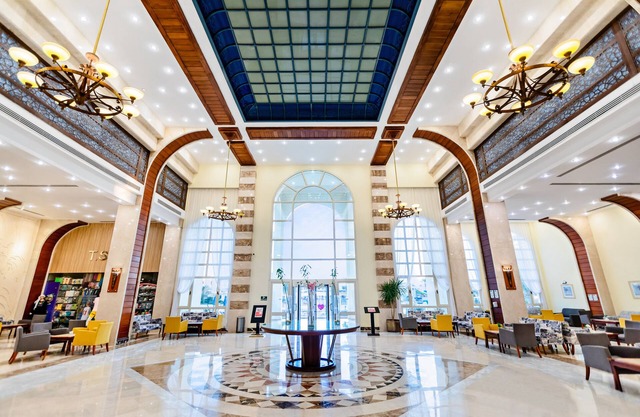 Royal Lagoons Resort & Aqua Park Families and Couples Only