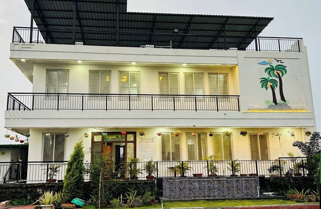 RS Nest Farms 4BHK Villa with Pool by Homeyhuts